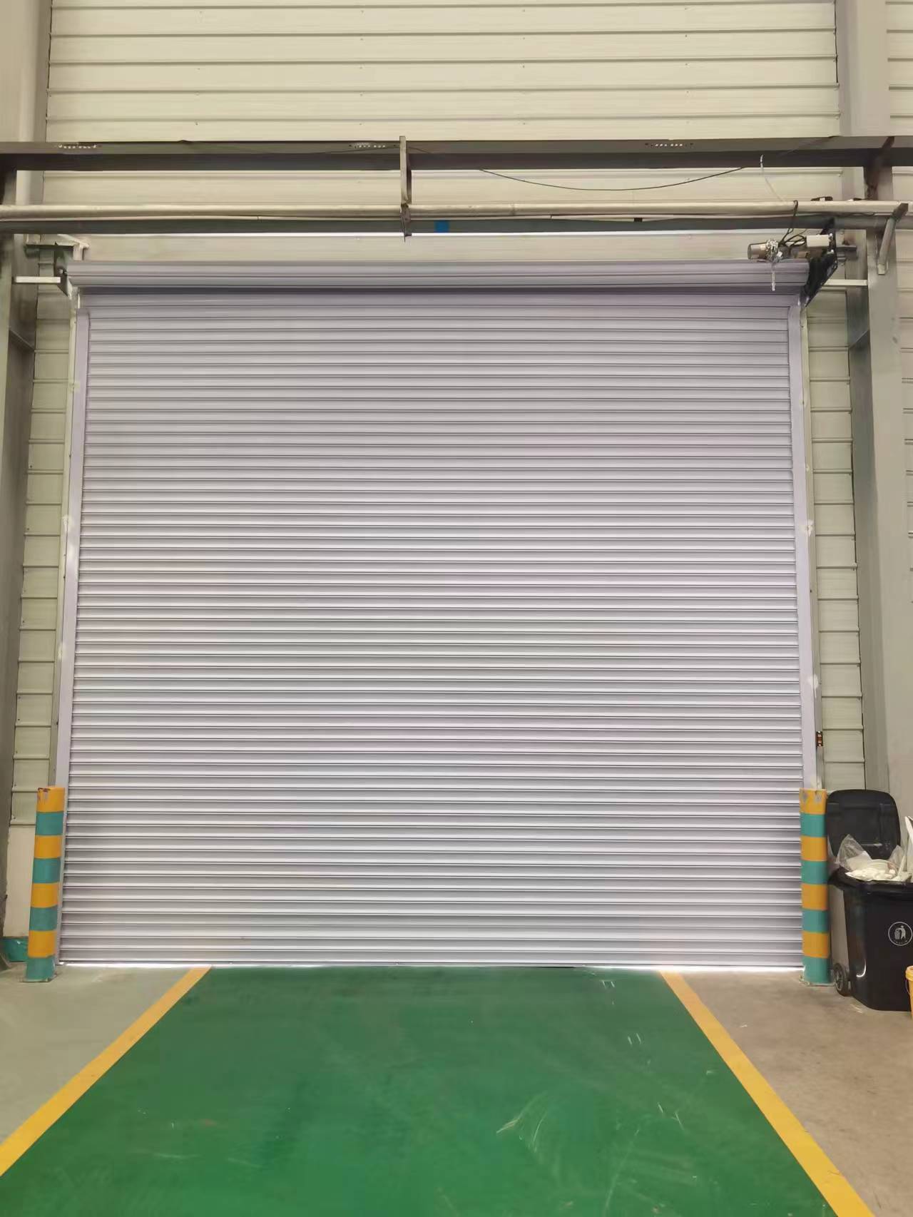 車庫(kù)門(mén)